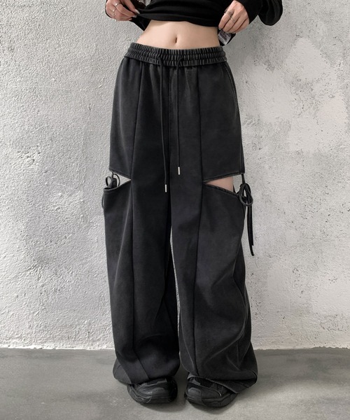 VEILA(ヴェイラ)の「サイドカットアウトリボン ワイドスウェットパンツ(その他パンツ・レディース・ブラック/グレー・フリー)」の2枚目の写真