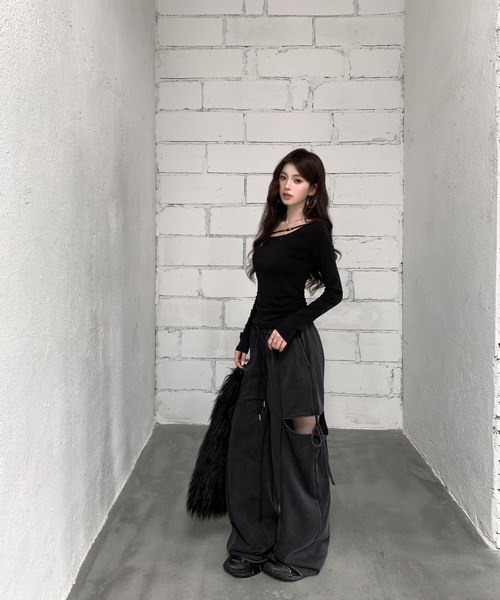 VEILA(ヴェイラ)の「サイドカットアウトリボン ワイドスウェットパンツ(その他パンツ・レディース・ブラック/グレー・フリー)」の19枚目の写真