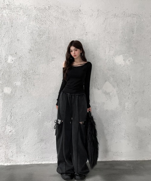 VEILA(ヴェイラ)の「サイドカットアウトリボン ワイドスウェットパンツ(その他パンツ・レディース・ブラック/グレー・フリー)」の18枚目の写真