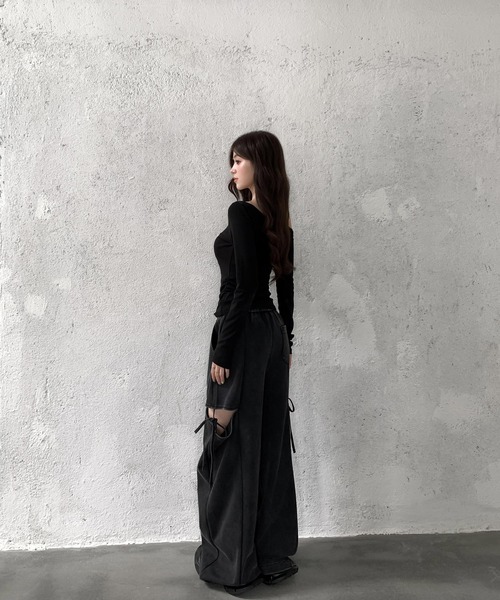 VEILA(ヴェイラ)の「サイドカットアウトリボン ワイドスウェットパンツ(その他パンツ・レディース・ブラック/グレー・フリー)」の17枚目の写真