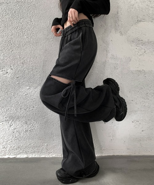 VEILA(ヴェイラ)の「サイドカットアウトリボン ワイドスウェットパンツ(その他パンツ・レディース・ブラック/グレー・フリー)」の10枚目の写真