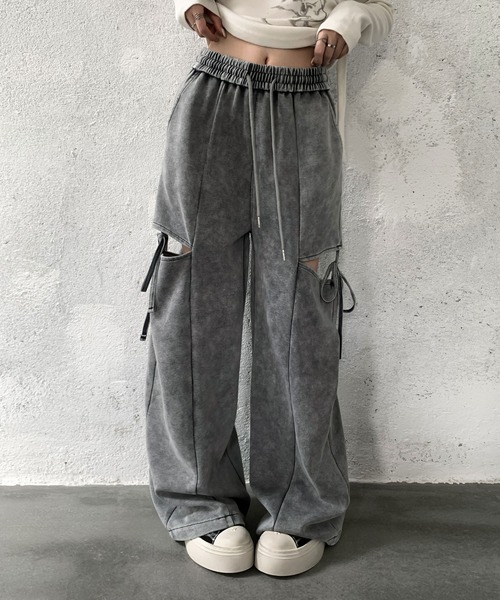 VEILA(ヴェイラ)の「サイドカットアウトリボン ワイドスウェットパンツ(その他パンツ・レディース・ブラック/グレー・フリー)」の4枚目の写真