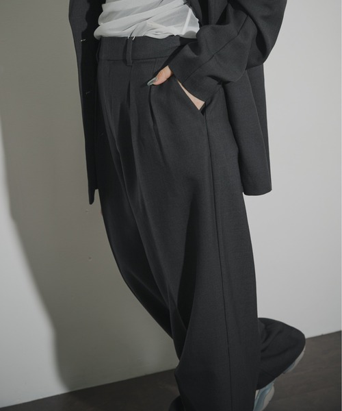 THE GOODLAND MARKET（ザグッドランドマーケット）の「cwtch　2TUCK WOOL SLACKS（その他パンツ・レディース・グレー/チャコールグレー・1/2）」の3枚目の写真