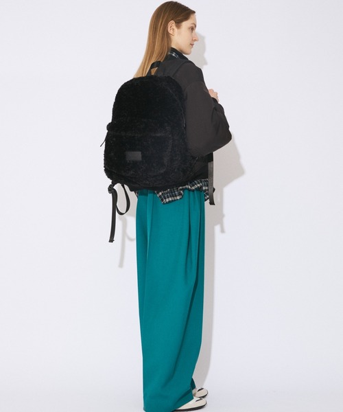 beautiful people(ビューティフルピープル)の「pertex & boa reversible backpack(バックパック/リュック・レディース・ボルドー/ブラック・FREE)」の5枚目の写真
