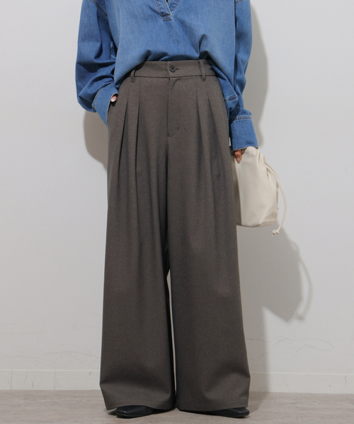 JOURNAL STANDARD relume（ジャーナルスタンダード　レリューム）の「ウォッシャブルサージストレッチタックパンツ（その他パンツ・レディース・ブラウン/チャコールグレー/ブラック・36/38）」の2枚目の写真