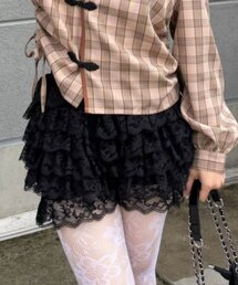 贅沢フリルで魅せる、レースフリルショートパンツ