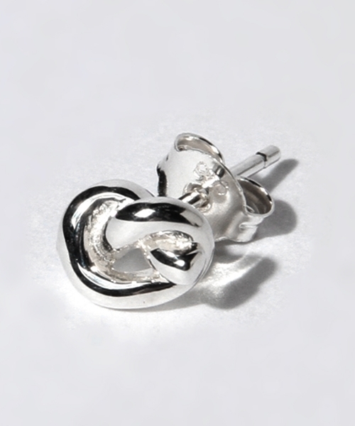 BEAMS BOY（ビームスボーイ）の「BEAMS BOY / シルバー かた結び ピアス（ピアス（両耳用）・レディース・シルバー・ONE SIZE）」の3枚目の写真