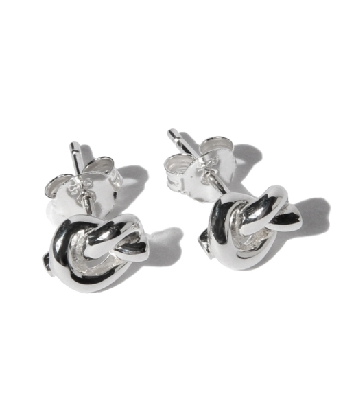 BEAMS BOY（ビームスボーイ）の「BEAMS BOY / シルバー かた結び ピアス（ピアス（両耳用）・レディース・シルバー・ONE SIZE）」の5枚目の写真