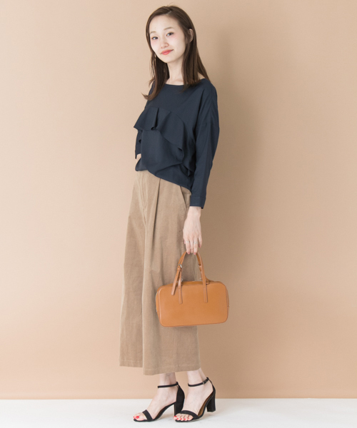 URBAN RESEARCH（アーバンリサーチ）の「UR 2WAYストレッチフリルブラウス（シャツ/ブラウス・レディース・オフホワイト/ネイビー/キャメル・FREE）」の5枚目の写真