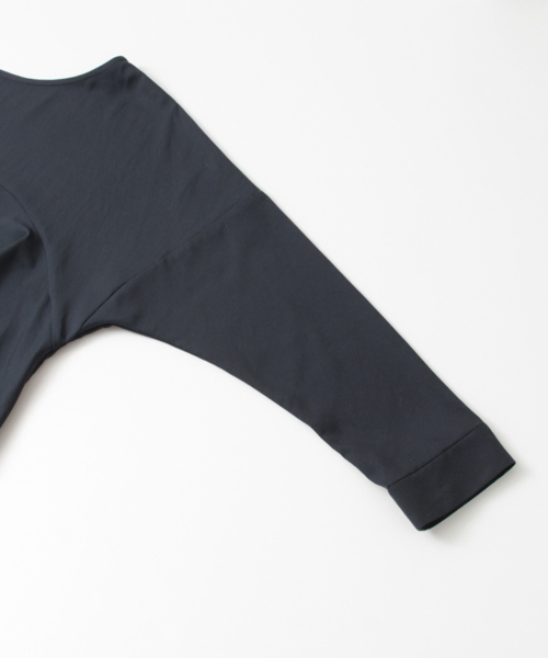 URBAN RESEARCH（アーバンリサーチ）の「UR 2WAYストレッチフリルブラウス（シャツ/ブラウス・レディース・オフホワイト/ネイビー/キャメル・FREE）」の7枚目の写真