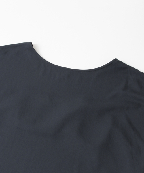 URBAN RESEARCH（アーバンリサーチ）の「UR 2WAYストレッチフリルブラウス（シャツ/ブラウス・レディース・オフホワイト/ネイビー/キャメル・FREE）」の10枚目の写真