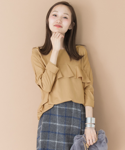 URBAN RESEARCH（アーバンリサーチ）の「UR 2WAYストレッチフリルブラウス（シャツ/ブラウス・レディース・オフホワイト/ネイビー/キャメル・FREE）」の16枚目の写真