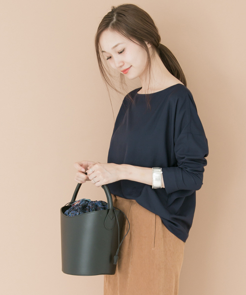 URBAN RESEARCH（アーバンリサーチ）の「UR 2WAYストレッチフリルブラウス（シャツ/ブラウス・レディース・オフホワイト/ネイビー/キャメル・FREE）」の14枚目の写真