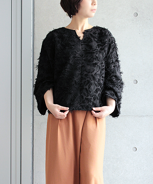 laboratory work（ラボラトリーワーク）の「フラワーフリンジジャカードプルオーバー（シャツ/ブラウス・レディース・ブラック/オフホワイト/マスタード・MEDIUM）」の16枚目の写真