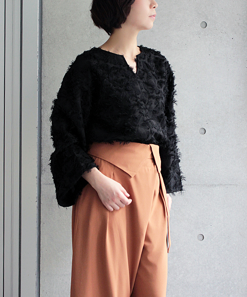 laboratory work（ラボラトリーワーク）の「フラワーフリンジジャカードプルオーバー（シャツ/ブラウス・レディース・ブラック/オフホワイト/マスタード・MEDIUM）」の19枚目の写真