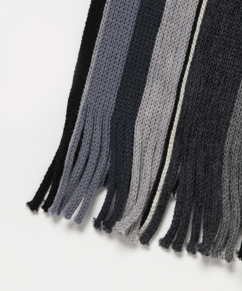 RAMUDA（ラムダ）の「ウール　ラッセルストライプマフラー（マフラー・メンズ・グレー/ブラック/ブルー・ﾌﾘ-）」の4枚目の写真