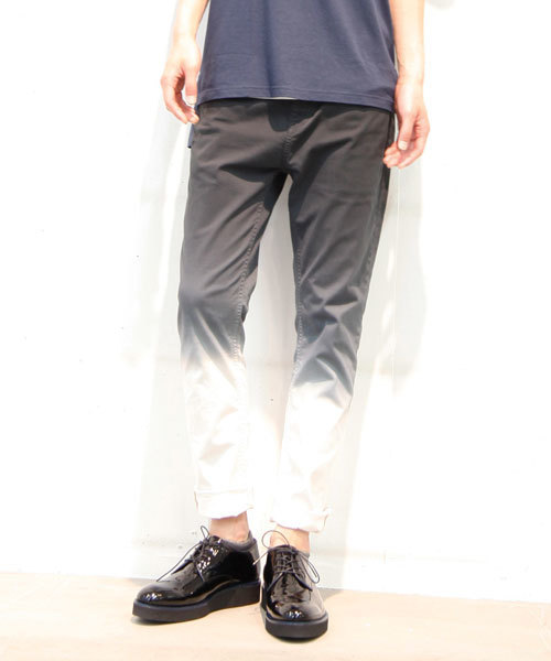 DIET BUTCHER(ダイエットブッチャー)の「DIET BUTCHER SLIM SKIN ×MIDWEST 【別注】ルーズフィットグラデーションチノパンツ(チノパンツ・メンズ・ベージュ/ネイビー/ホワイト・1/2/3)」の2枚目の写真