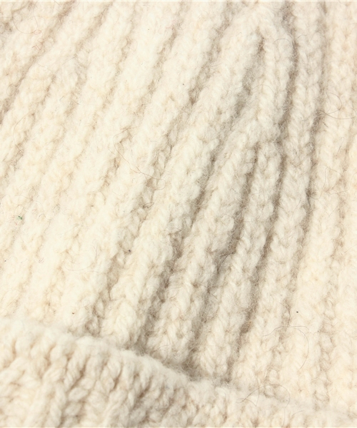 BEAMS PLUS（ビームスプラス）の「INIS MEAIN / ウールリブニットキャップ（ニットキャップ/ビーニー・メンズ・オフホワイト・ONE SIZE）」の4枚目の写真
