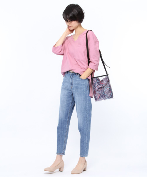 LAKOLE（ラコレ）の「【汗ジミ軽減】USAコットンVネックロングTシャツ / LAKOLE（Tシャツ/カットソー・レディース・ライトピンク/グレー/ライトグリーン/オフホワイト・MEDIUM/SMALL）」の5枚目の写真