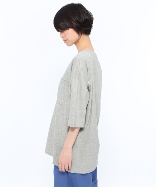 LAKOLE（ラコレ）の「【汗ジミ軽減】USAコットンVネックロングTシャツ / LAKOLE（Tシャツ/カットソー・レディース・ライトピンク/グレー/ライトグリーン/オフホワイト・MEDIUM/SMALL）」の11枚目の写真