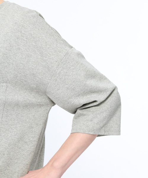 LAKOLE（ラコレ）の「【汗ジミ軽減】USAコットンVネックロングTシャツ / LAKOLE（Tシャツ/カットソー・レディース・ライトピンク/グレー/ライトグリーン/オフホワイト・MEDIUM/SMALL）」の16枚目の写真