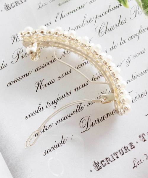 Cupid Heart(キューピッドハート)の「【Cupid Heart】結婚式アクセサリー パールビジュースクエアバレッタ(バレッタ/ヘアクリップ・レディース・ゴールド・MEDIUM)」の5枚目の写真