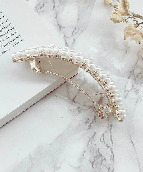 Cupid Heart(キューピッドハート)の「【Cupid Heart】結婚式アクセサリー パールビジュースクエアバレッタ(バレッタ/ヘアクリップ・レディース・ゴールド・MEDIUM)」の4枚目の写真