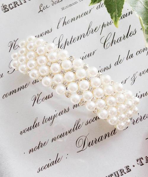 Cupid Heart(キューピッドハート)の「【Cupid Heart】結婚式アクセサリー パールビジュースクエアバレッタ(バレッタ/ヘアクリップ・レディース・ゴールド・MEDIUM)」の3枚目の写真