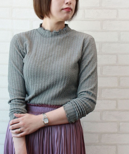 BELLUNA（ベルーナ）の「ふんわりケーブル柄ハイネックプルオーバー（Tシャツ/カットソー・レディース・ブラック/オフホワイト/パープル系その他/モカ/杢グレー・MEDIUM/LARGE/X-LARGE）」の4枚目の写真