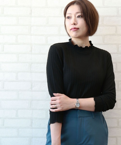 BELLUNA（ベルーナ）の「ふんわりケーブル柄ハイネックプルオーバー（Tシャツ/カットソー・レディース・ブラック/オフホワイト/パープル系その他/モカ/杢グレー・MEDIUM/LARGE/X-LARGE）」の3枚目の写真