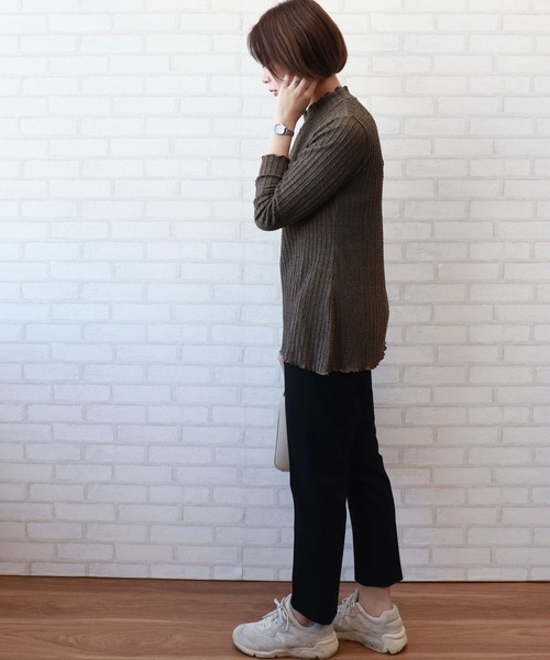 BELLUNA（ベルーナ）の「ふんわりケーブル柄ハイネックプルオーバー（Tシャツ/カットソー・レディース・ブラック/オフホワイト/パープル系その他/モカ/杢グレー・MEDIUM/LARGE/X-LARGE）」の12枚目の写真