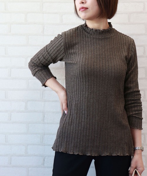 BELLUNA（ベルーナ）の「ふんわりケーブル柄ハイネックプルオーバー（Tシャツ/カットソー・レディース・ブラック/オフホワイト/パープル系その他/モカ/杢グレー・MEDIUM/LARGE/X-LARGE）」の15枚目の写真