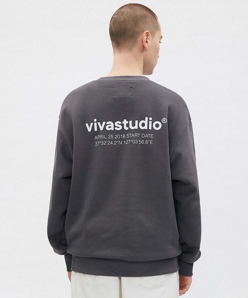 VIVASTUDIO(ビバスタジオ)の「『VIVA STUDIO』LOCATION CREWNECK JS/ロケーション クルーネックトレーナー/スウェット(スウェット・メンズ・ブラック/イエロー/ベージュ/アイボリー/グリーン/チャコールグレー/パープル/グレー・M/L)」の4枚目の写真