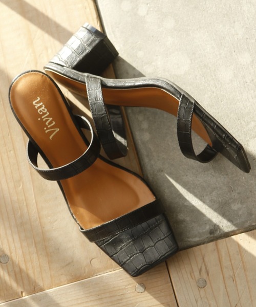 VIVIAN（ヴィヴィアン）の「スクエアトゥダブルストラップミュールサンダル（サンダル・レディース・Royal/D/ブラック×グリーン/E/パイソン・SS/S/M/L/LL）」の3枚目の写真