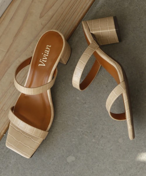 VIVIAN（ヴィヴィアン）の「スクエアトゥダブルストラップミュールサンダル（サンダル・レディース・Royal/D/ブラック×グリーン/E/パイソン・SS/S/M/L/LL）」の2枚目の写真