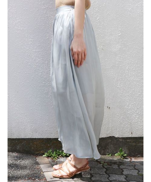 dazzlin（ダズリン）の「ミラーリングプリーツマキシスカート（スカート・レディース・ベージュ/オレンジ/ブルー・FREE）」の7枚目の写真