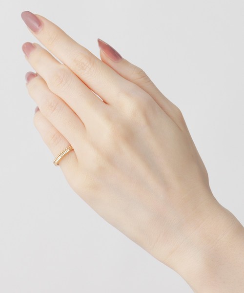 COCOSHNIK（ココシュニック）の「K10ミル×縦溝 ピンキーリング（リング・レディース・ホワイト系その他7・3号/5号）」の7枚目の写真