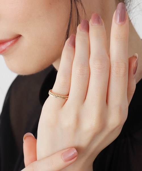 COCOSHNIK（ココシュニック）の「K10ミル×縦溝 ピンキーリング（リング・レディース・ホワイト系その他7・3号/5号）」の8枚目の写真