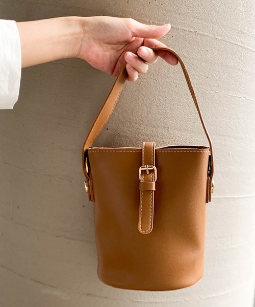 muure(ミュール)の「ベルトバックルデザイン付きバケツ型ショルダーバッグ(ドラムバッグ・レディース・ブラック/ベージュ/ブラウン・FREE)」の7枚目の写真