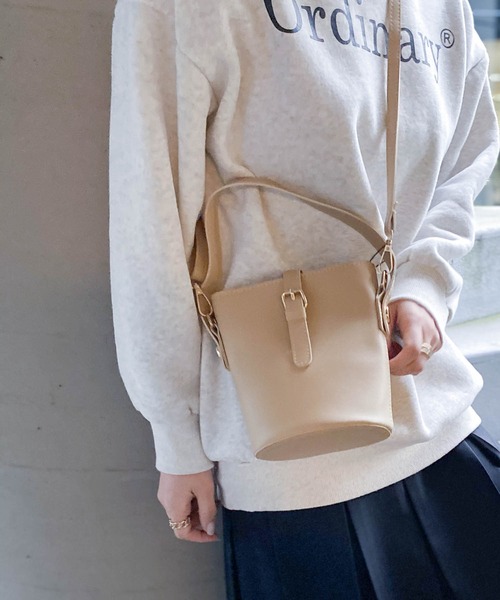 muure(ミュール)の「ベルトバックルデザイン付きバケツ型ショルダーバッグ(ドラムバッグ・レディース・ブラック/ベージュ/ブラウン・FREE)」の9枚目の写真