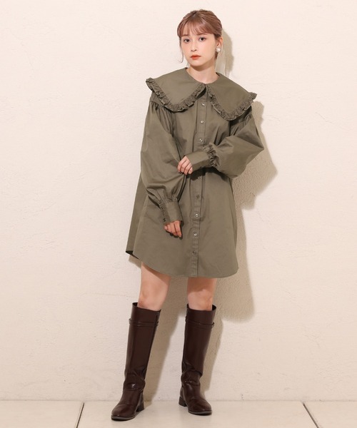 one after another NICE CLAUP(ワンアフターアナザーナイスクラップ)の「フリル大きな襟ブラウス(シャツ/ブラウス・レディース・ブラック/オフホワイト/モカ・FREE)」の4枚目の写真