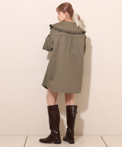 one after another NICE CLAUP(ワンアフターアナザーナイスクラップ)の「フリル大きな襟ブラウス(シャツ/ブラウス・レディース・ブラック/オフホワイト/モカ・FREE)」の5枚目の写真