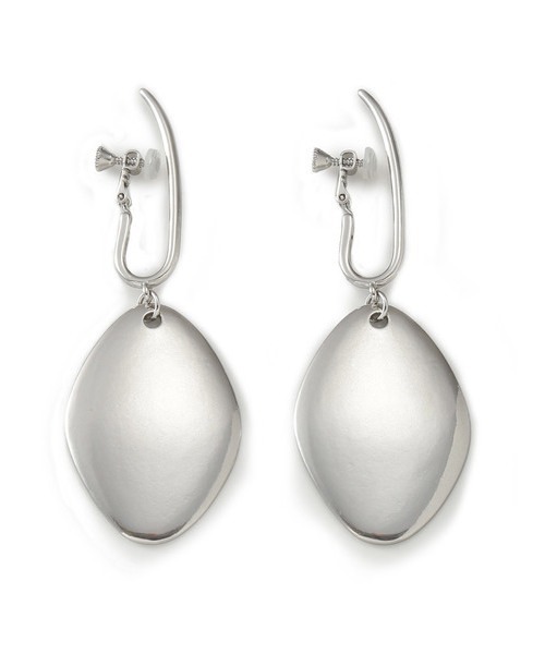 Mila Owen（ミラオーウェン）の「メタルプレートチャームイヤリング（イヤリング・レディース・シルバー/ゴールド・FREE）」の2枚目の写真