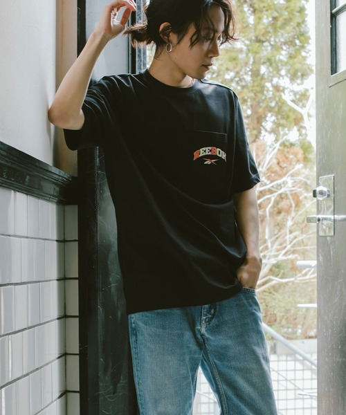 Reebok(リーボック)の「クラシックス バスケットボール ポケットTシャツ / Classics Basketball Pocket T-Shirt(Tシャツ/カットソー・メンズ・ブラック/ホワイト・SMALL/MEDIUM/LARGE/XXX-LARGE/X-SMALL/X-LARGE/XX-LARGE)」の2枚目の写真