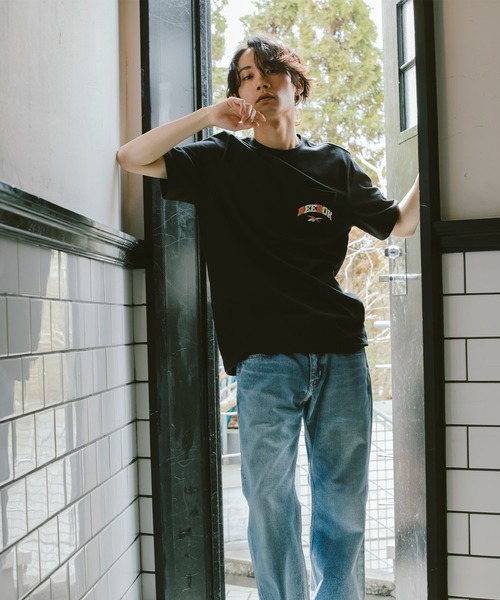 Reebok(リーボック)の「クラシックス バスケットボール ポケットTシャツ / Classics Basketball Pocket T-Shirt(Tシャツ/カットソー・メンズ・ブラック/ホワイト・SMALL/MEDIUM/LARGE/XXX-LARGE/X-SMALL/X-LARGE/XX-LARGE)」の4枚目の写真