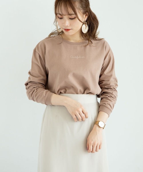 earth music&ecology(アースミュージックアンドエコロジー)の「Gratefullness ロゴプルオーバー *(Tシャツ/カットソー・レディース・ピンクベージュ/チャコールグレー/ブラウン/ホワイト・FREE)」の4枚目の写真