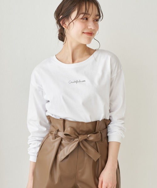 earth music&ecology(アースミュージックアンドエコロジー)の「Gratefullness ロゴプルオーバー *(Tシャツ/カットソー・レディース・ピンクベージュ/チャコールグレー/ブラウン/ホワイト・FREE)」の2枚目の写真