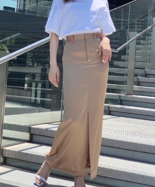 anuans（アニュアンス）の「サテンフリンジタイトスカート