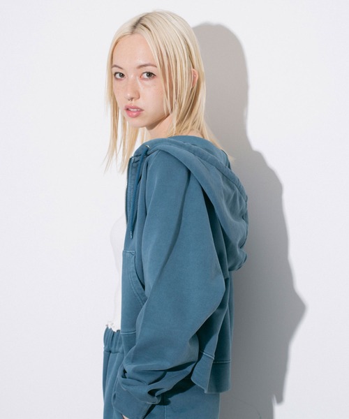 X-girl（エックスガール）の「PIGMENT-DYED ZIP-UP HOODIE（パーカー・レディース・ブラック/ライトブルー/ホワイト・SMALL/MEDIUM）」の4枚目の写真