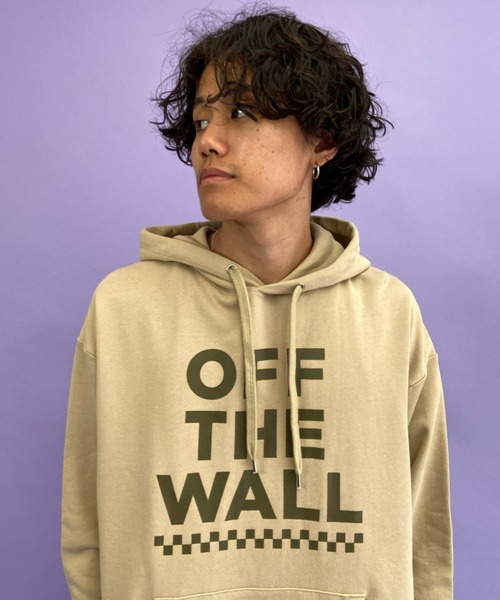 VANS（バンズ）の「VANS/バンズ　ルーズシルエット ロゴプリントパーカー 121K1030300（パーカー・メンズ・ベージュ/ブラック/レッド・L/XL/S/M）」の3枚目の写真